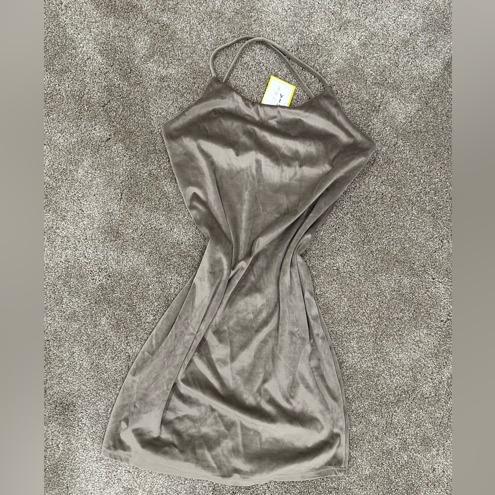 Velvet short dress. Taupe color. No specific brand